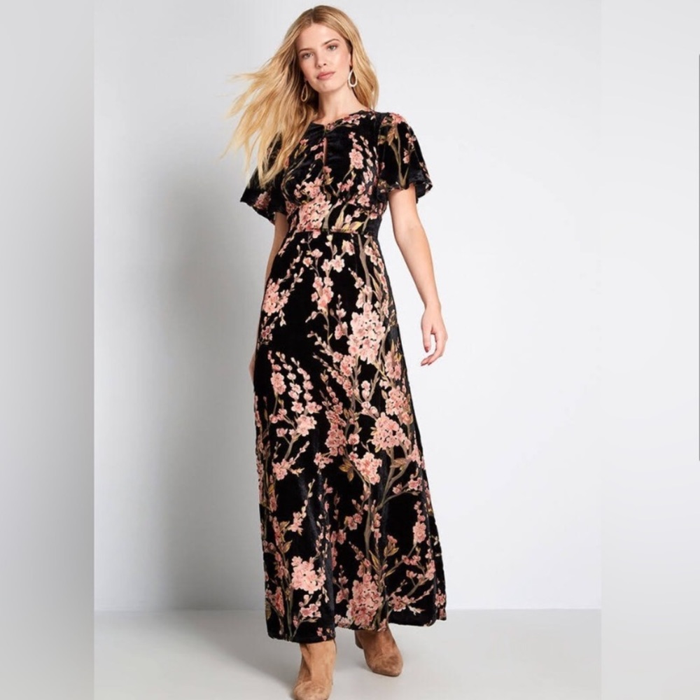 NWOT Modcloth Soiree Saunter Black Velvet Maxi (Size XS)